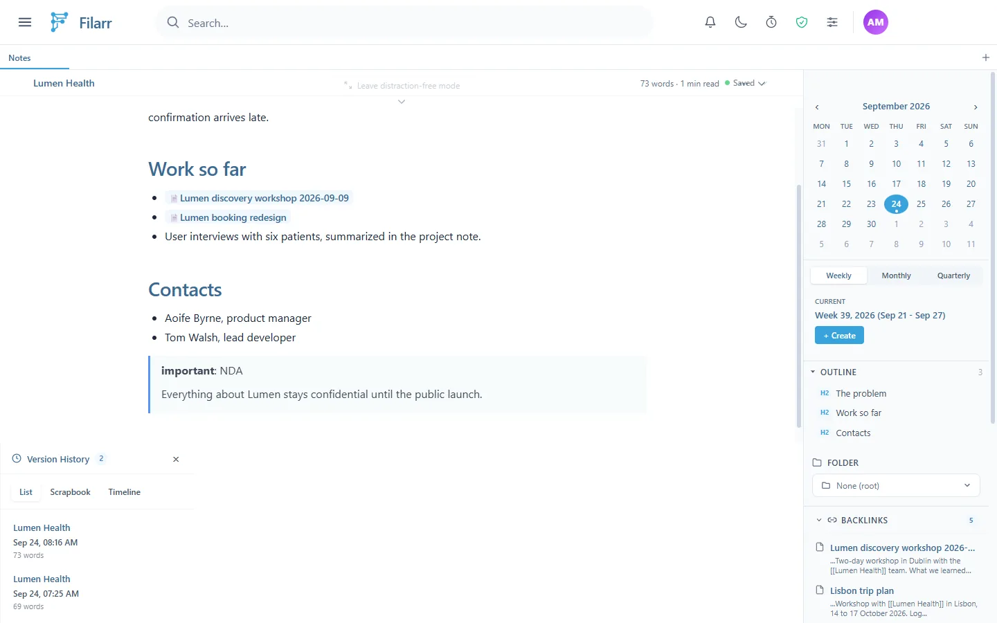 Le mode sans distraction : la fine barre avec le titre Lumen Health, « 73 words · 1 min read » et Saved, et le bouton Leave distraction-free mode en haut ; le panneau de droite avec le calendrier et le sommaire est toujours là, tout comme le panneau Version History en bas à gauche