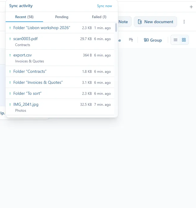 Le panneau Sync activity ouvert depuis l'icône de synchronisation de l'en-tête : les onglets Recent, Pending et Failed, le lien Sync now, et les derniers dossiers et fichiers envoyés avec leur taille et leur heure
