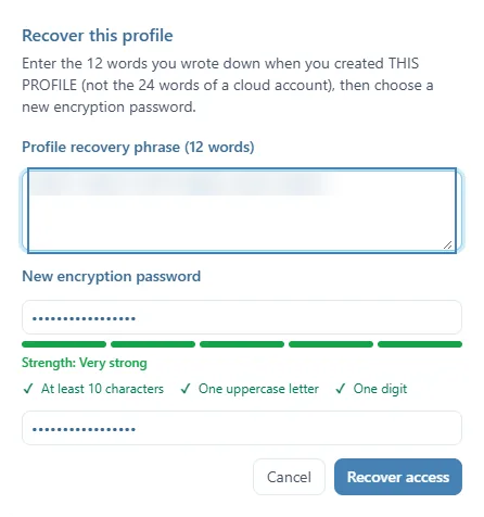 La fenêtre Recover this profile : l'explication, le champ Profile recovery phrase (12 words), flouté ici, le nouveau mot de passe de chiffrement tapé deux fois avec sa jauge de force, puis Cancel et Recover access