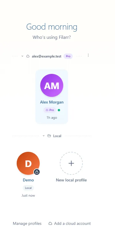 Le sélecteur de profils, Who's using Filarr ? : le groupe du compte cloud alex@example.test avec son profil, le groupe Local avec le profil Demo, verrouillé par un PIN, et New local profile, puis Manage profiles et Add a cloud account
